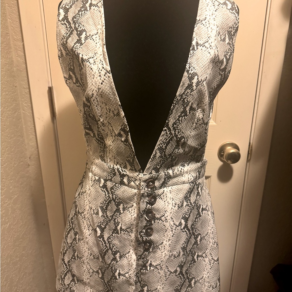 Honey Punch medium faux snake skin dress black white and gray tones NWT